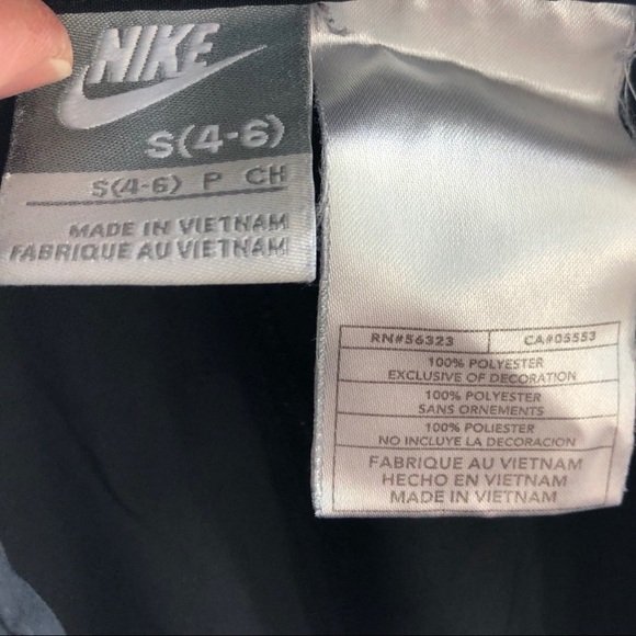 Nike black lightweight jogger style Capri pants - Picture 5 of 5